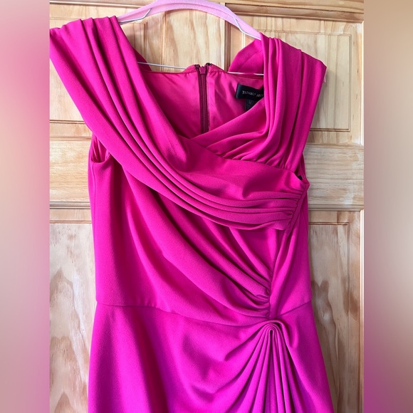 Tadashi Shoji Crepe Off-The-Shoulder Gown, Sz M - Picture 4 of 5